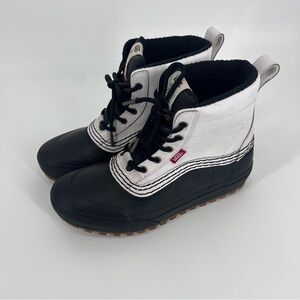 Vans Black and White Boots ski winter size 8.5 stars mid snow